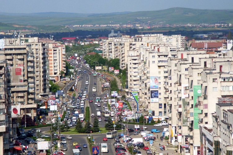 Un cocalar și iubita lui fac ravagii într-un bloc din Cluj! Locatarii sunt disperați: „Distinsul țăran, venit din țărănime, nu știe ce înseamnă liniște”