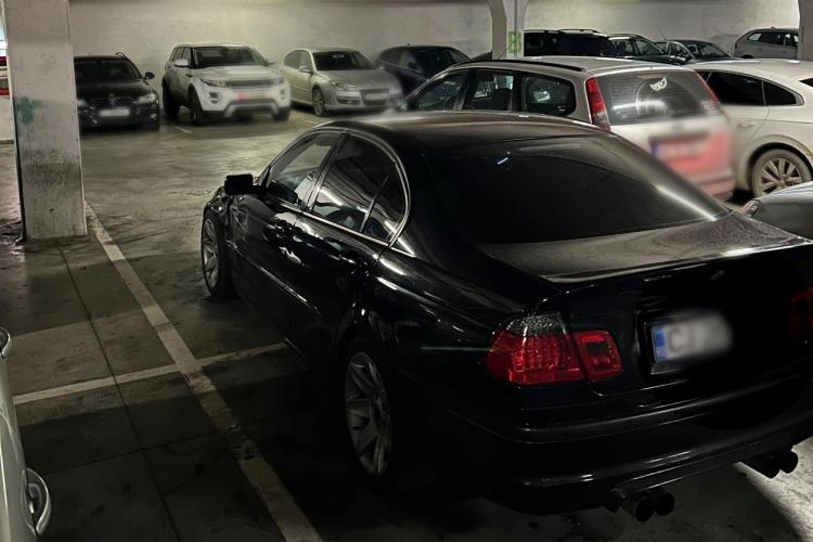 „Parcare de lux” la Sala Polivalentă din Cluj! Un șofer de BMW a ocupat două locuri de parcare: „Le dezumflu toate patru roțile”