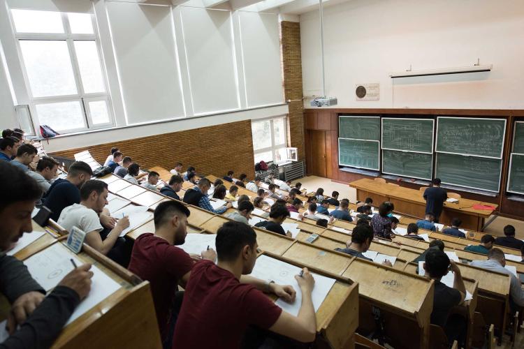 Student din Cluj, condamnat la închisoare! A apelat la o șmecherie ca să pară că și-a luat toate examenele, deși nu mai trecuse pe la facultate de un an