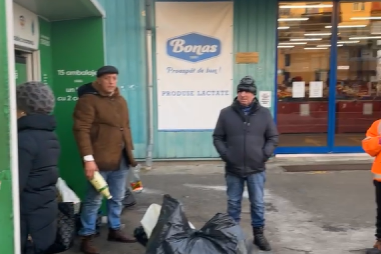 Clujenii pot arunca de acum haine și textile uzate în containere speciale. Vor fi 40 în tot Clujul. Unde au fost deja amplasate