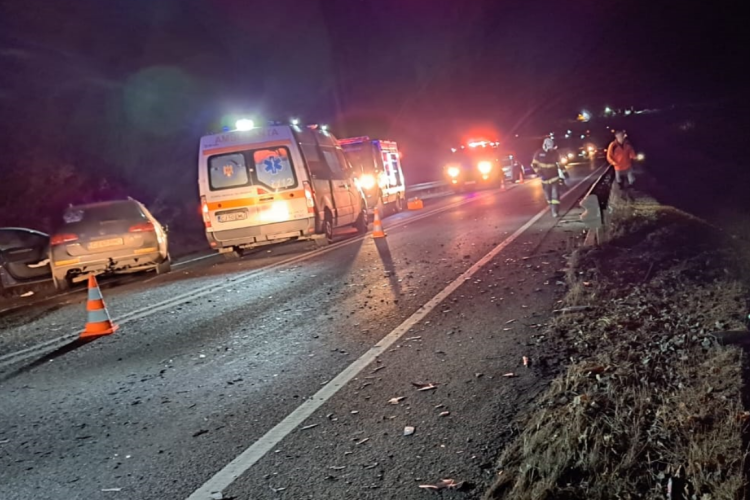 Centura blestemată: Încă un accident pe centura Vâlcele-Apahida, din Cluj. Un camion și un autoturism s-au ciocnit, 3 persoane primesc îngrijiri