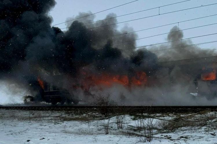 Un tren de călători a luat foc! Planul roșu de intervenție a fost activat. Peste 50 de persoane au fost evacuate - FOTO