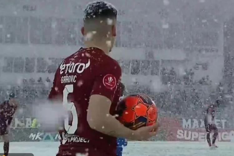 Meciul Poli Iași - CFR Cluj, oprit de arbitru pentru condiții imposibile de joc. Ce măsuri s-au luat FOTO