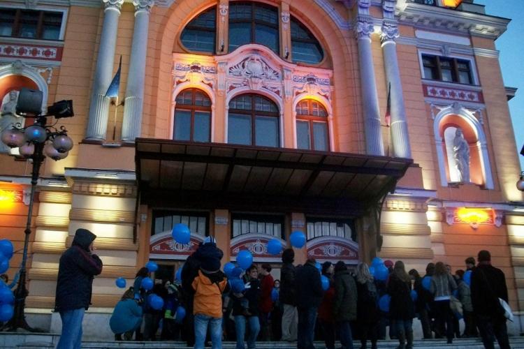 Zeci de baloane au zburat spre cer la Cluj-Napoca de "Ziua internationala de constientizare a autismului" FOTO/VIDEO