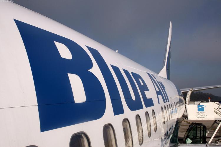 Blue Air schimbă regulile privind bagajul de mână