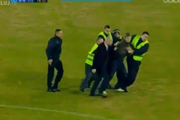 U Cluj - Steaua - Un suporter a intrat în teren pentru a-l lovi pe Tătărușanu - VIDEO