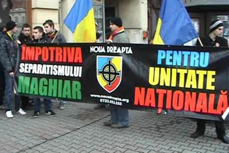 Protest Noua Dreaptă la Consulatul Maghiar din Cluj împotriva AUTONOMIEI: ”Le facem cadou un pate Ardealul” - VIDEO