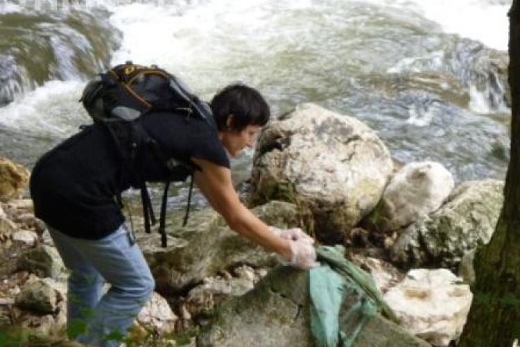 60 de saci cu deseuri, stransi din Cheile Turzii de o echipa de voluntari