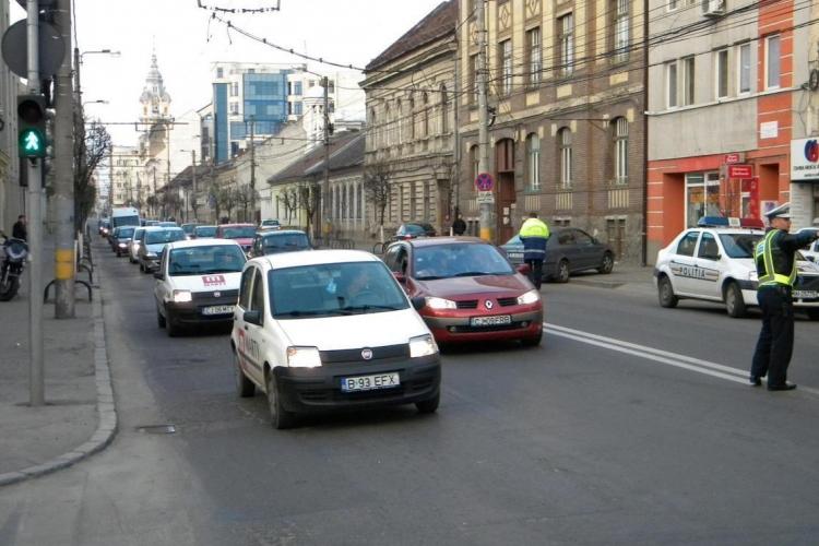 Strada Avram Iancu va fi finalizată până în august. Cât durează asfaltarea pe strada Moților